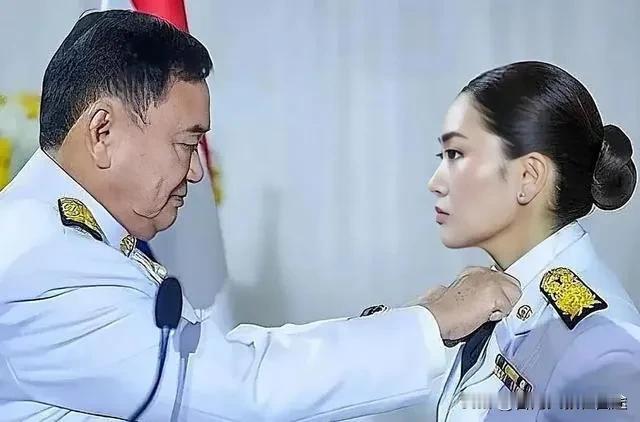 佩通坦转身当