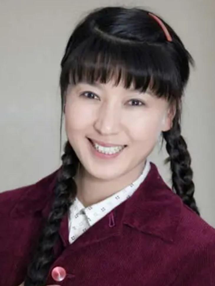 演员闫学晶是今年最冤的人！我来告诉你们真相，什么“酸黄瓜”，“能咋地”，“我不是