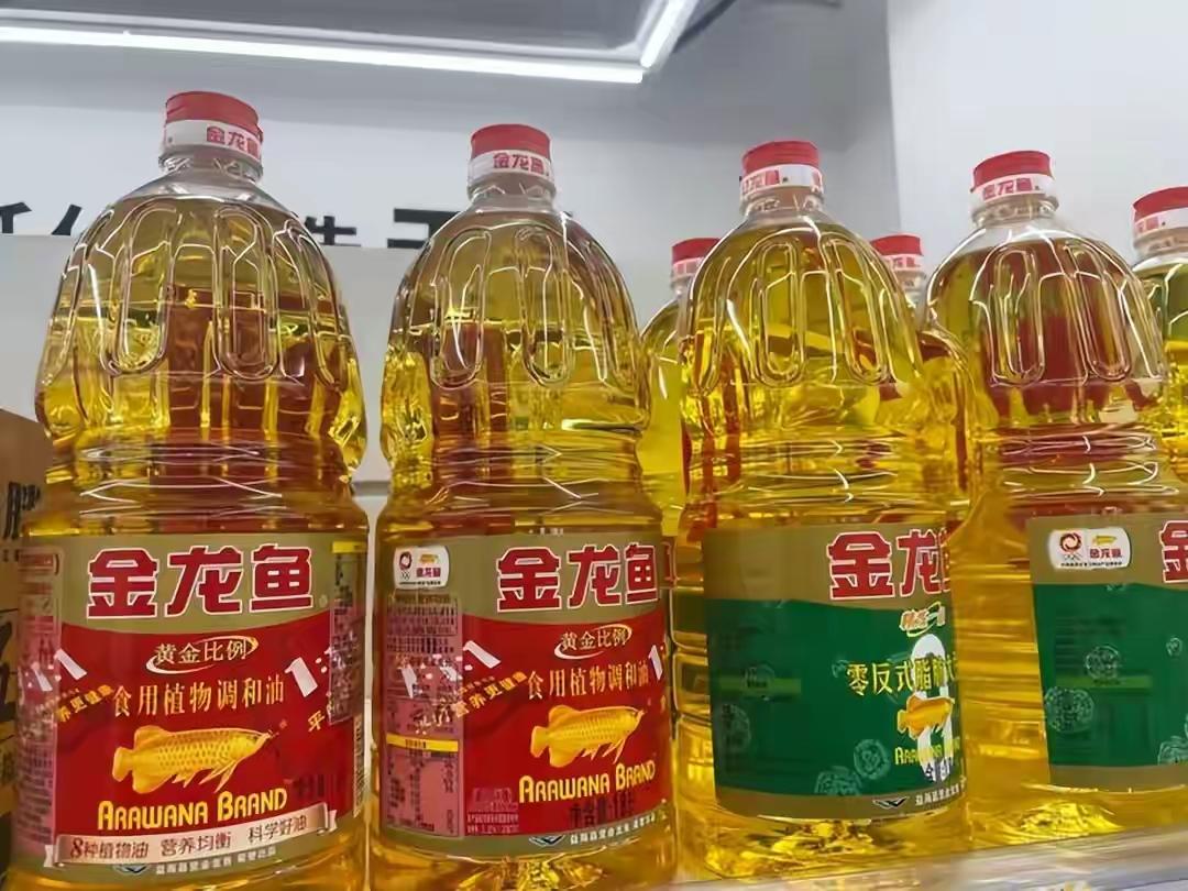 终于弄明白了为什么金龙鱼这个曾经的“油中茅台”如今没那么受欢迎了，原因有三点
