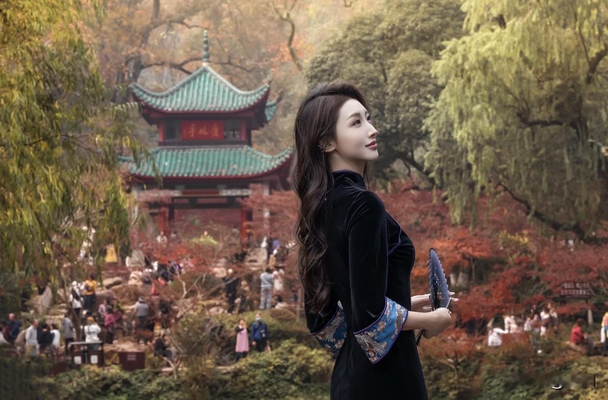 什么样的美人算是东方美人黑色旗袍，体现东方女性独有魅力！黑色旗袍，那绝对是东方美