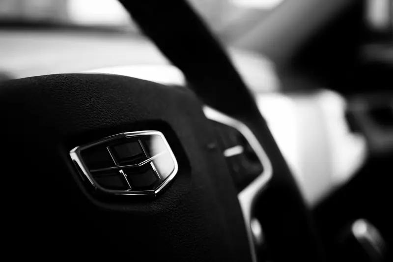 5万级家轿对决！吉利远景和艾瑞泽5怎么选？老司机戳破真相家人们，预算5-7