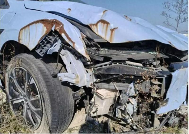 万万没想到！浙江法拍一辆事故车“小鹏”，8400元起拍，竟遭31人疯抢，最终高价