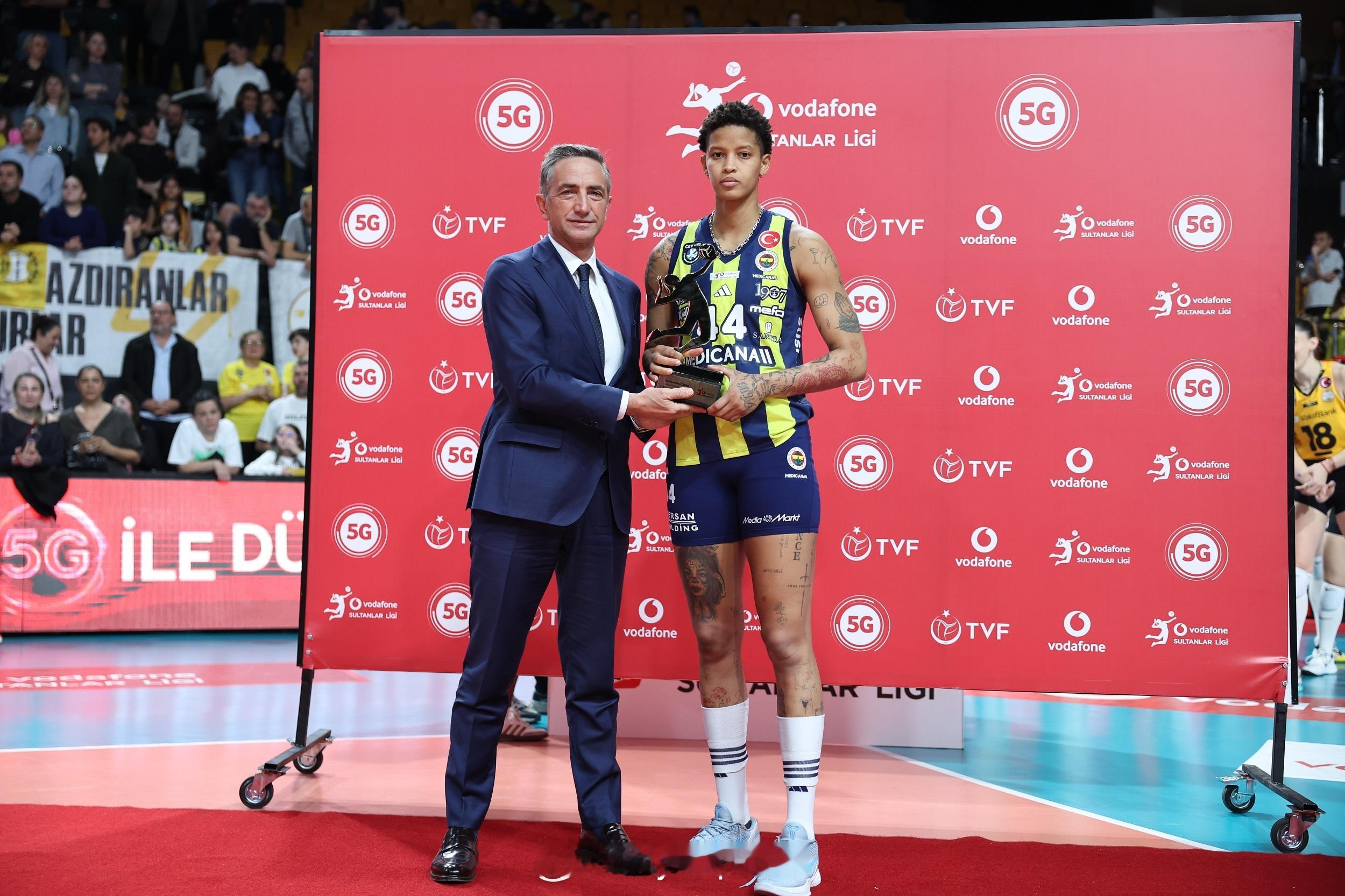 国际排坛动态4月19日伊斯坦布尔，土超女排联赛落幕。瓦基弗银行马尔科娃荣膺决赛