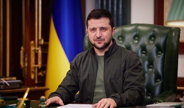 扎卢日内突然返回基辅，要知道这位前乌军总司令之前被泽连斯基打发去英国当大使，跟“