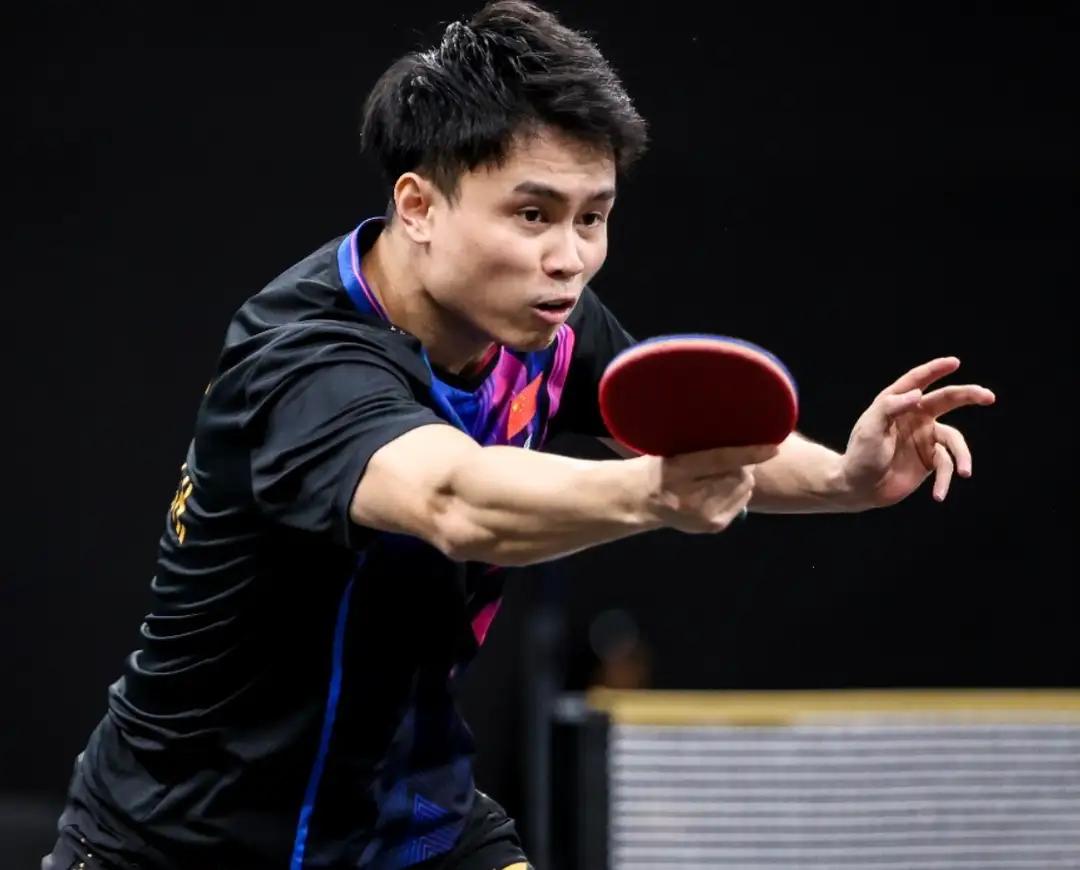 【艰难逆转，周启豪期待捅破大赛窗户纸】28岁的周启豪一直在主力边缘徘徊，号称神经