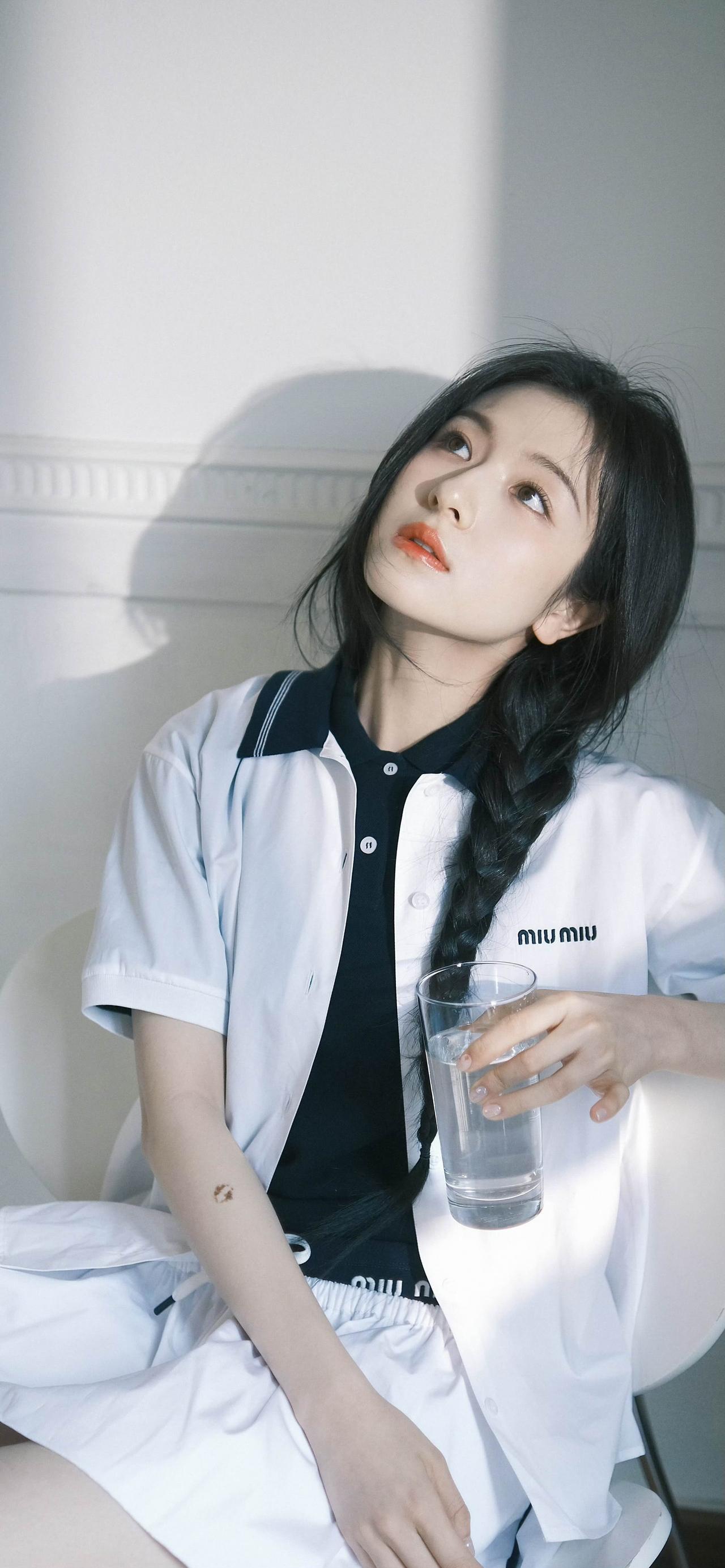 美女壁纸-第5876期-李兰迪