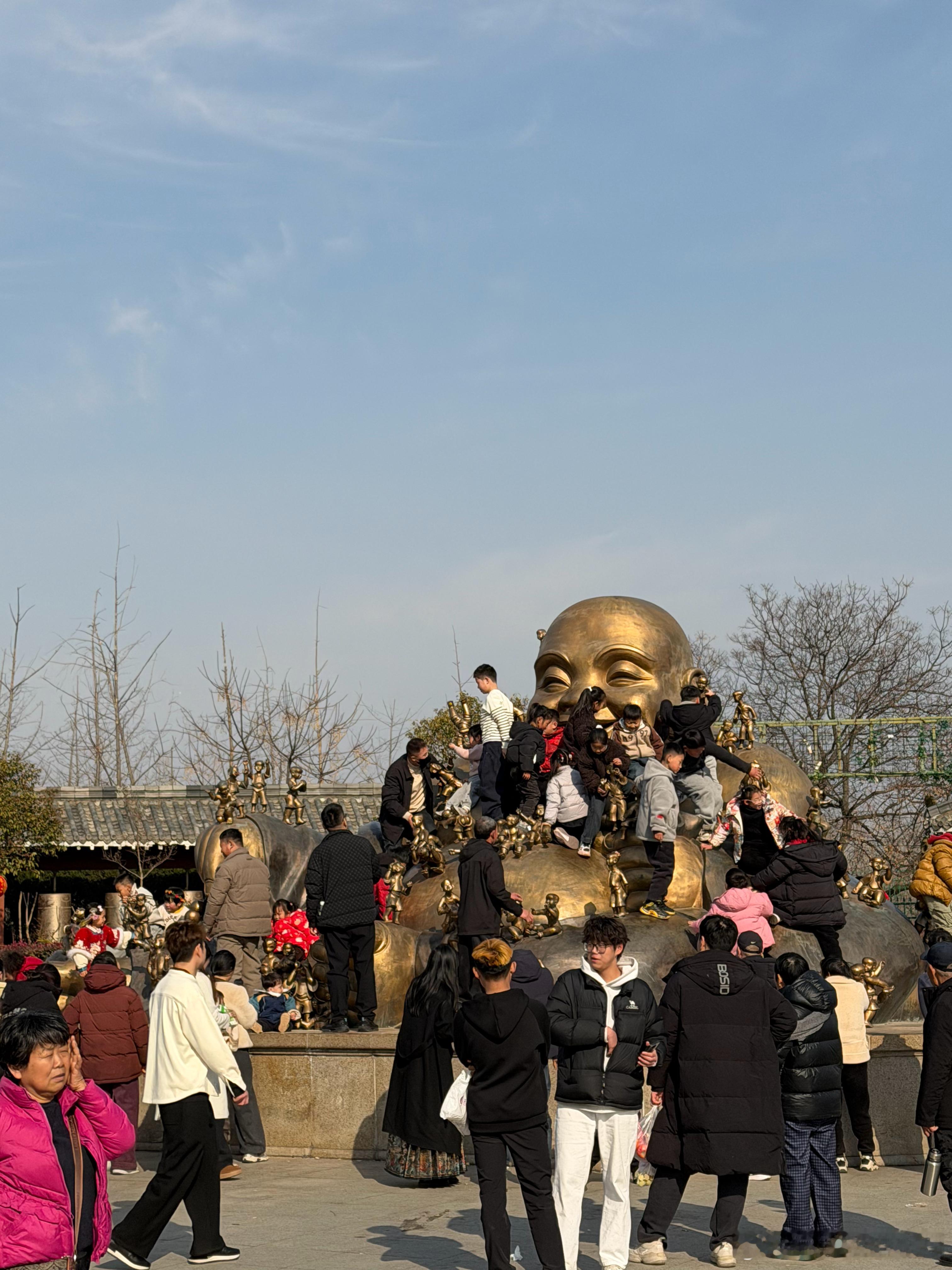 今天这个人流量，佛祖都受不了