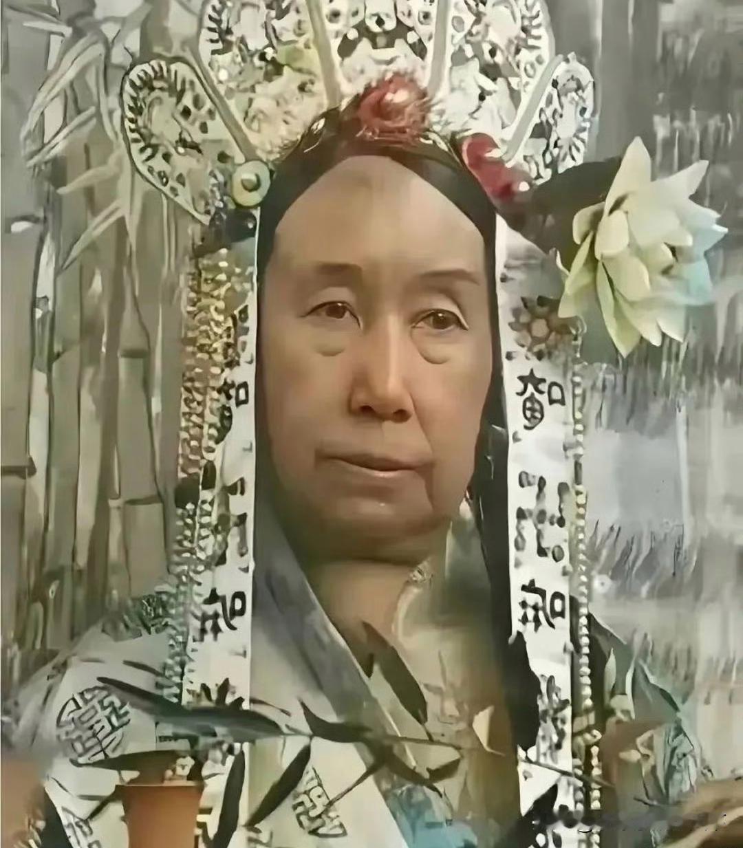 原来这才是慈禧太后真实的样貌啊？这张照片好像是一位英国人在1895年慈禧六十寿诞