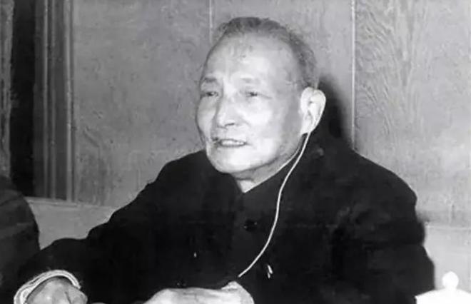 ☁1979年，有人建议保留汪东兴的职位，但是陈云却认为，如果他继续担任，就