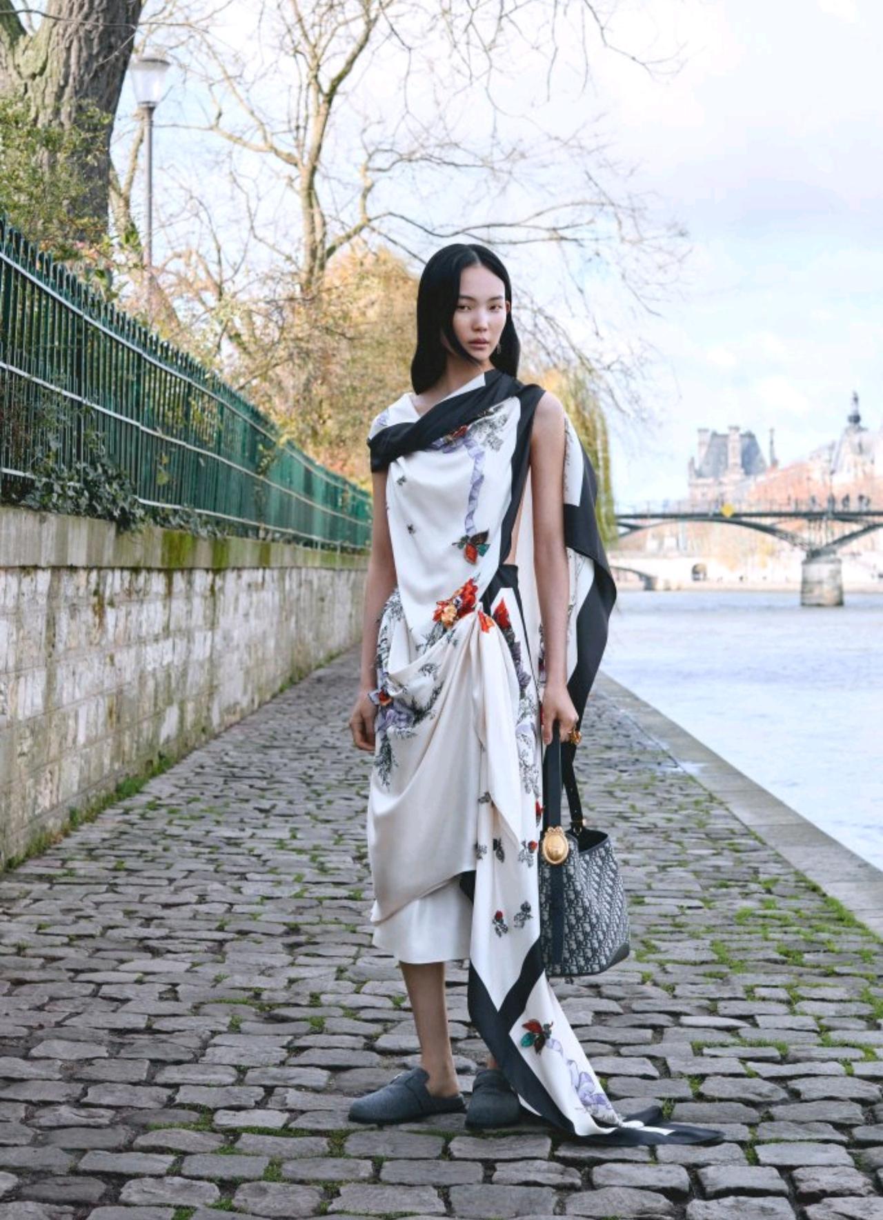 ChristianDior2026早秋系列以“多元角色衣橱”为核心理念，在巴
