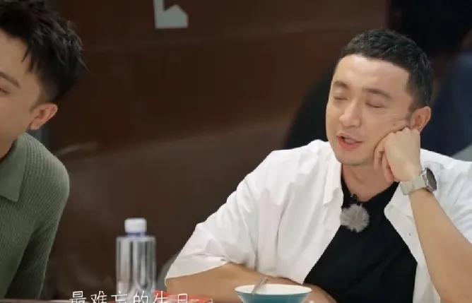 尼格买提问阮经天：“你最难忘的生日是哪一个？”阮经天：“我不过生日，自从我妈去世