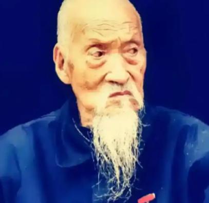 太行山绝壁上，一个人，被十四个日军围死。枪口对准后脑勺的那一瞬间，司凤梧没有跪下