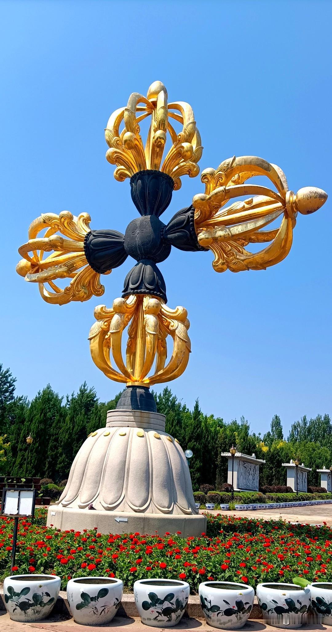 查干湖平均面积440平方公里。每个平方公里等于1000000平方米则：440X1