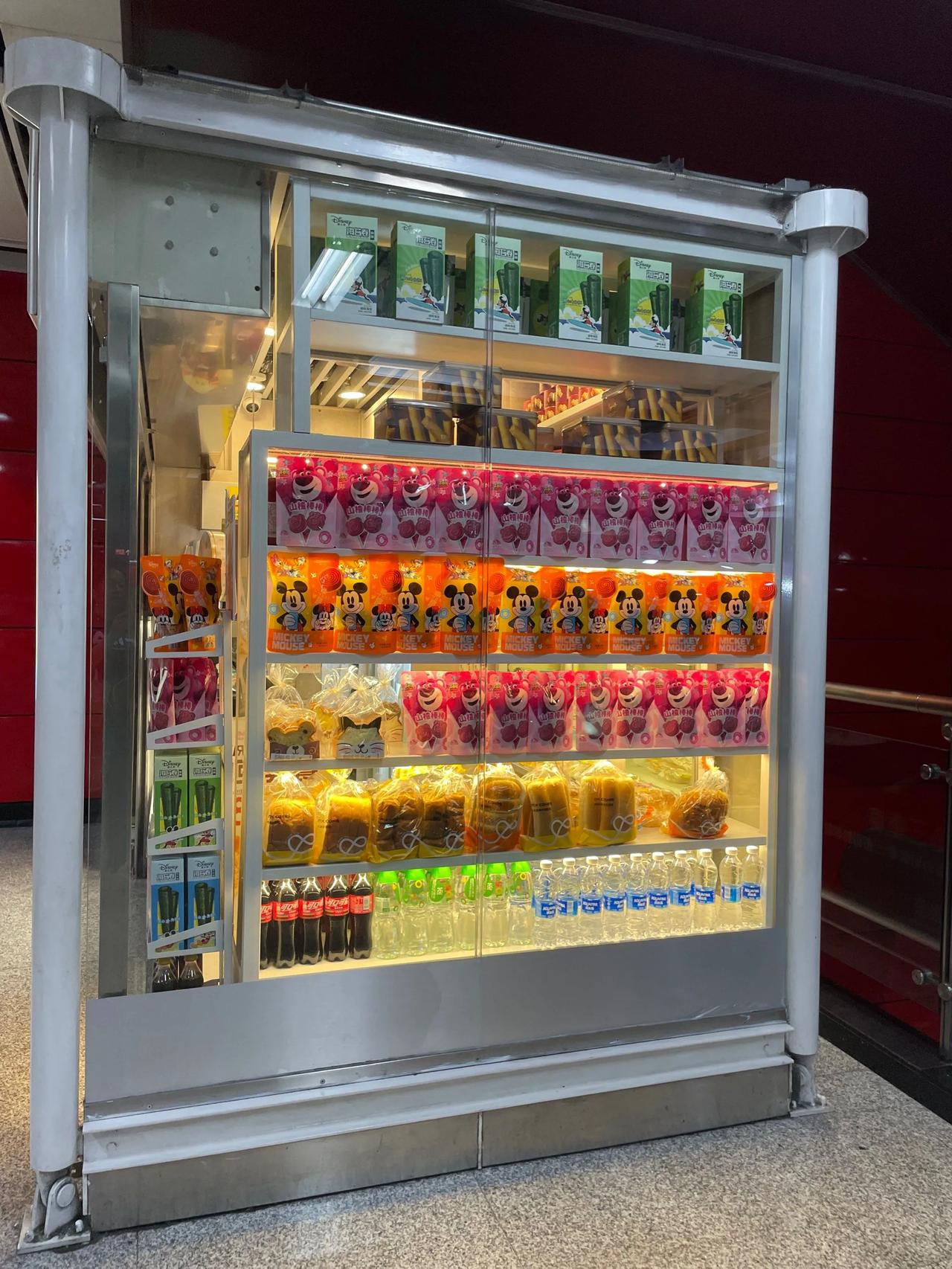 深圳服务始终走在全国前面[赞]近日，深圳市民发现，深圳市福田区街头，出现了24