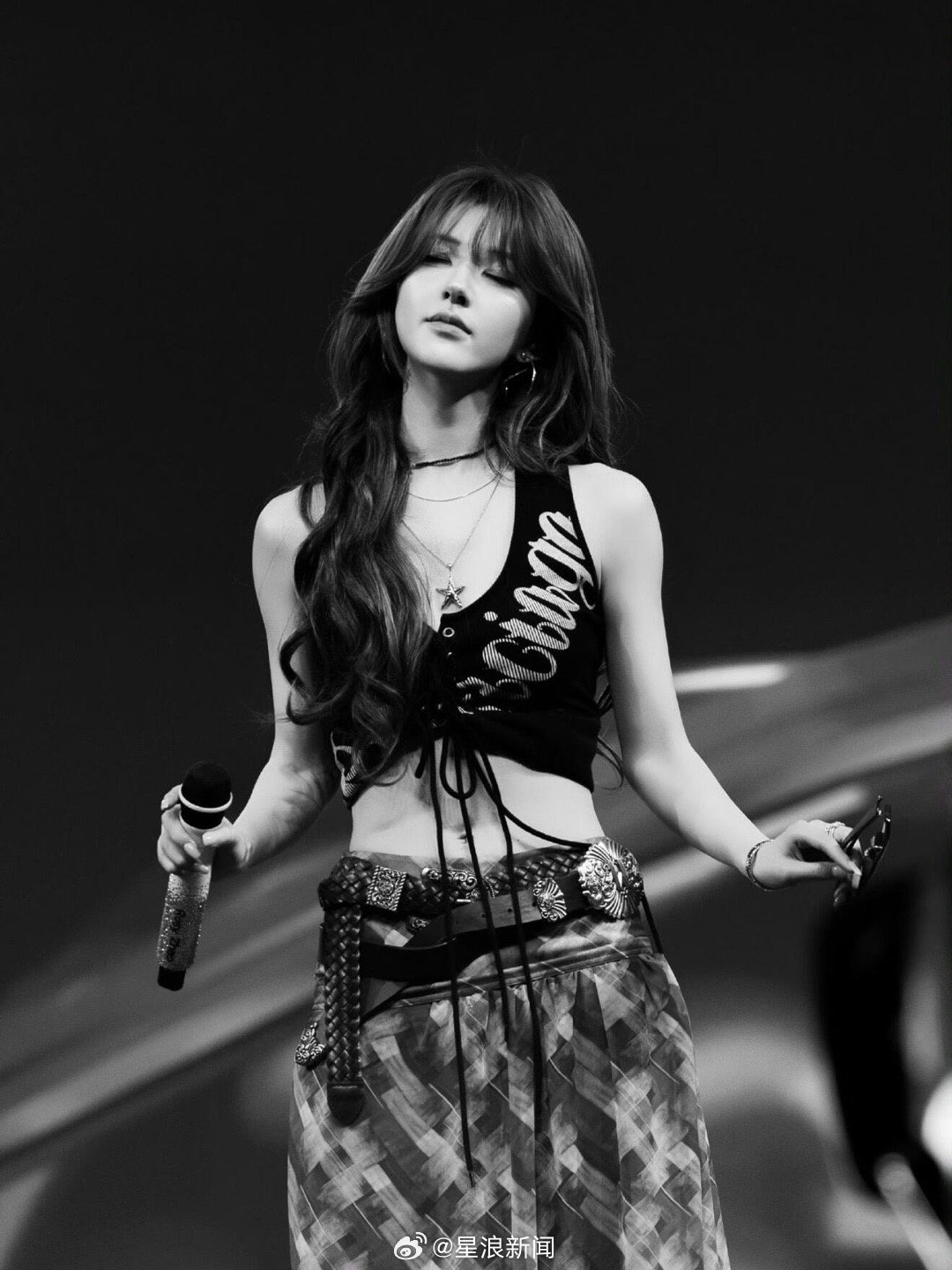 赵露思你又美到我了！当舞台的聚光灯落在露思身上时美神降临不过如此！