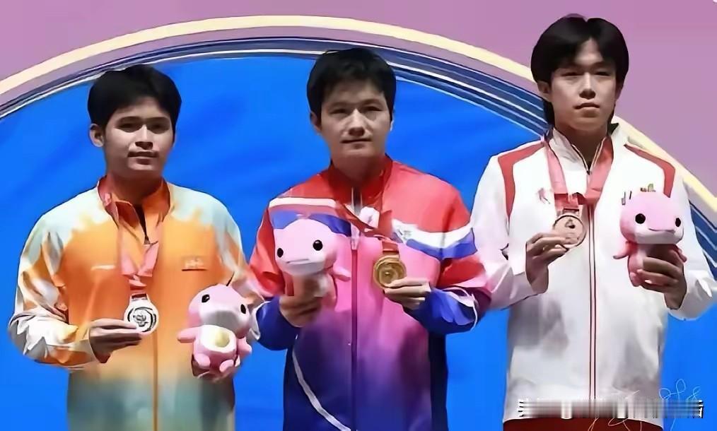 樊振东退了，有王楚钦顶上。王楚钦退了，有林诗栋顶上。林诗栋退了，有梁靖昆和向鹏顶