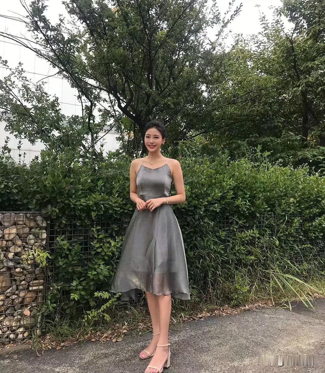 费尽心思让你笑的人、始终比不上你一见面就笑的人！无论爱情还是亲情，都是相互的，一