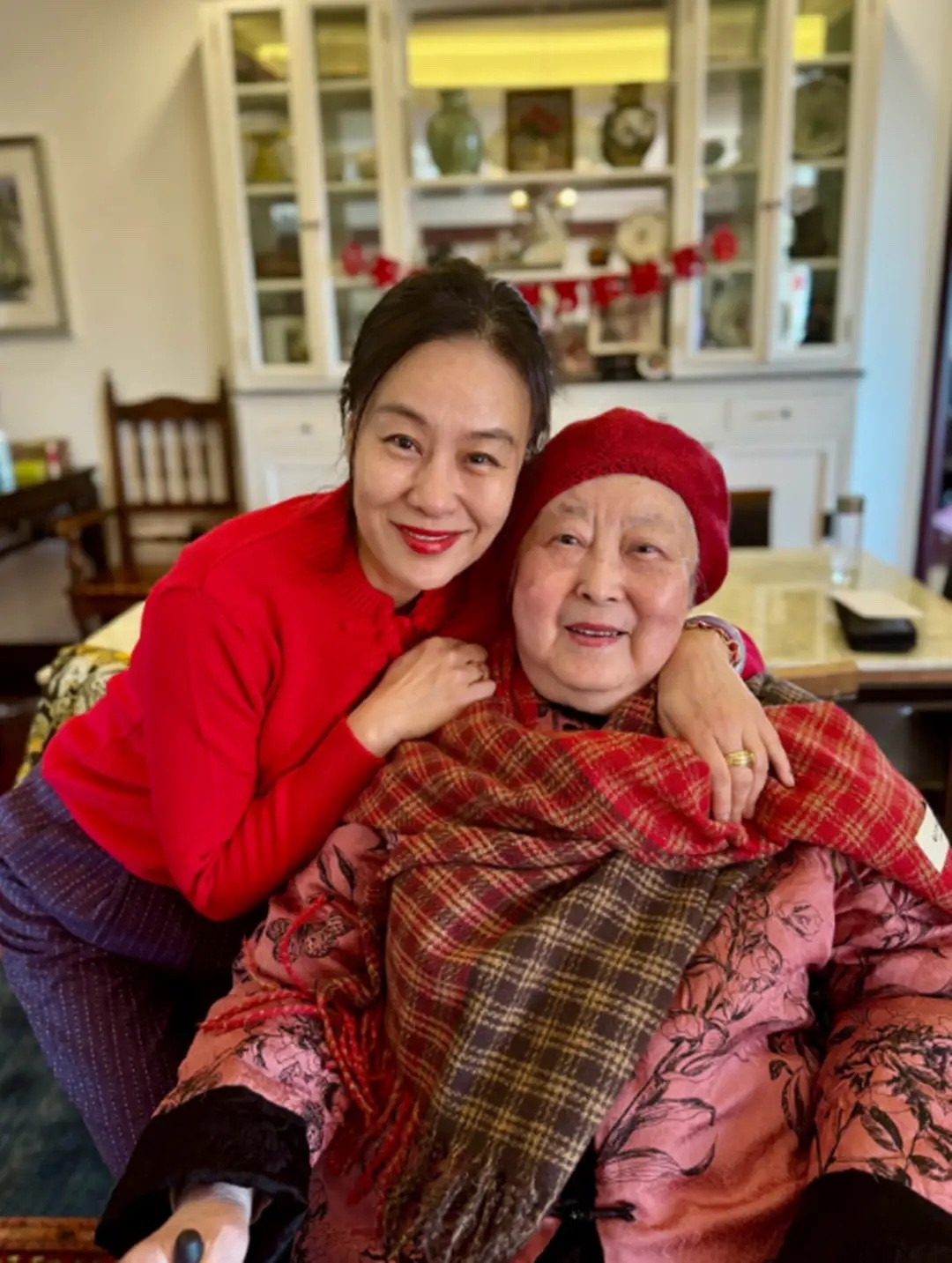 邬君梅外籍老公病逝，结婚30年没孩子，她独自在美国庆60岁生日！