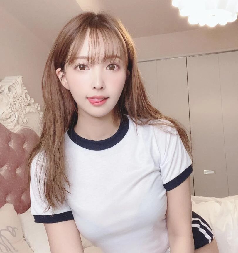 人生起起落落的三上悠亚, 成名前的清纯风, 怎么搭配出来的?