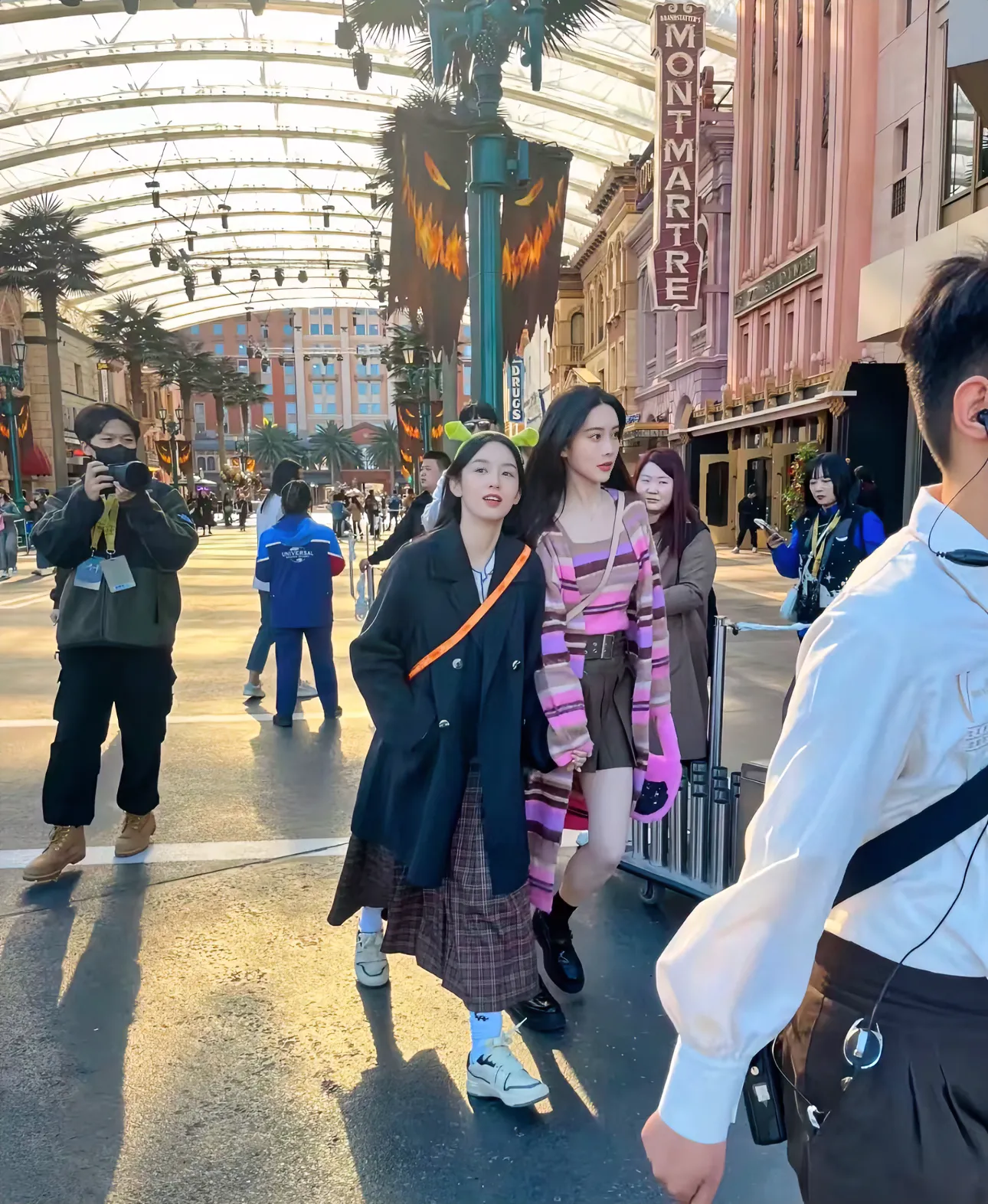 现实撞到孟子义了，原来这么高的吗，是不是超过1米七我一直以为它只有1米65，后