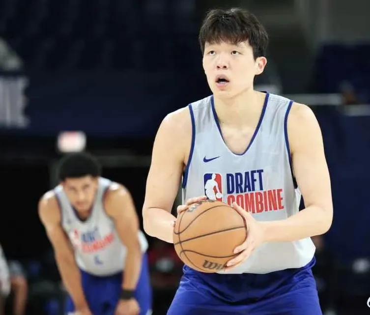 但凡有一支球队选中杨瀚森并让他进入轮换，NBA的收视率至少提高5%。NBA近