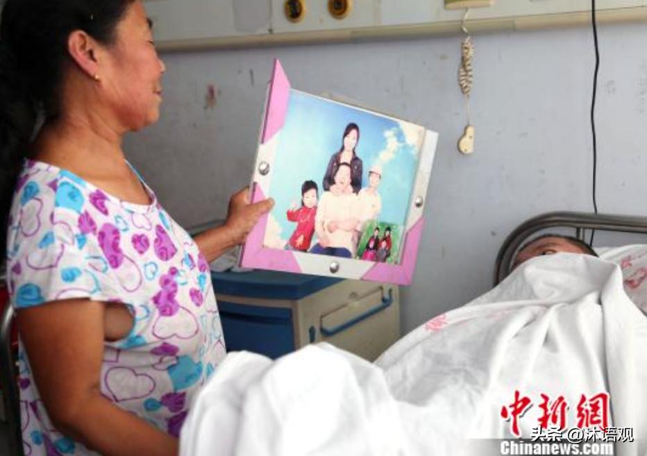 2006年，河南一男子被重物砸成植物人，公婆担心儿媳会改嫁，不料，儿媳还没说话，