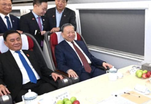 这次访华潮出现了一个非常耐人寻味的现象，不管是什么国家，在中国进行完访谈之后都会