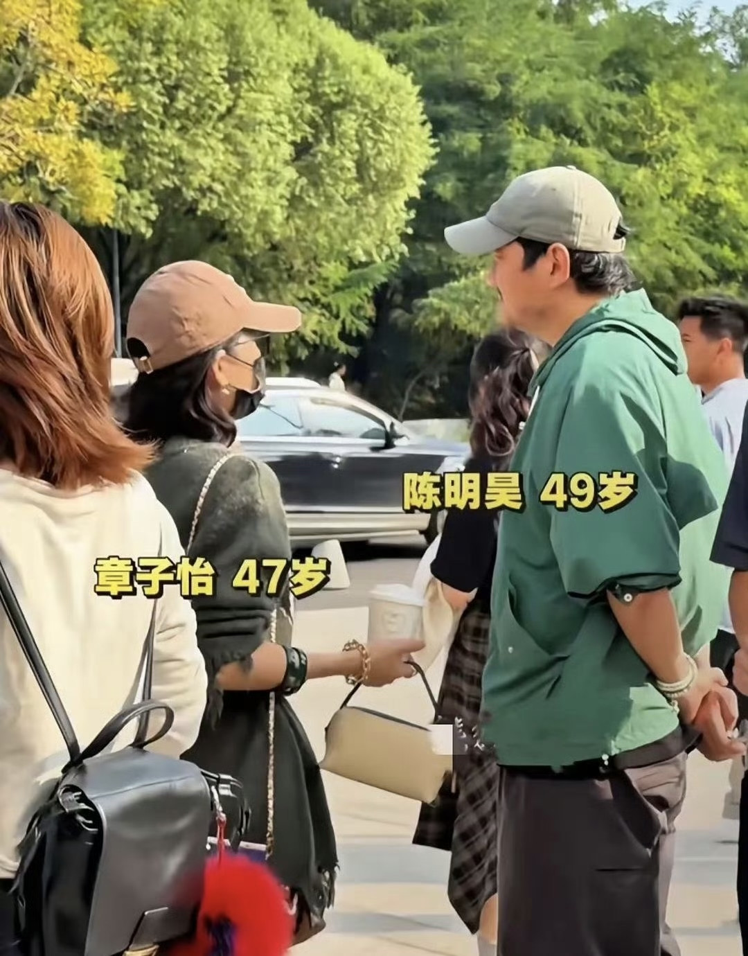 章子怡现身河北阿那亚，穿得好洋气啊，这姐们越来越会打扮了。