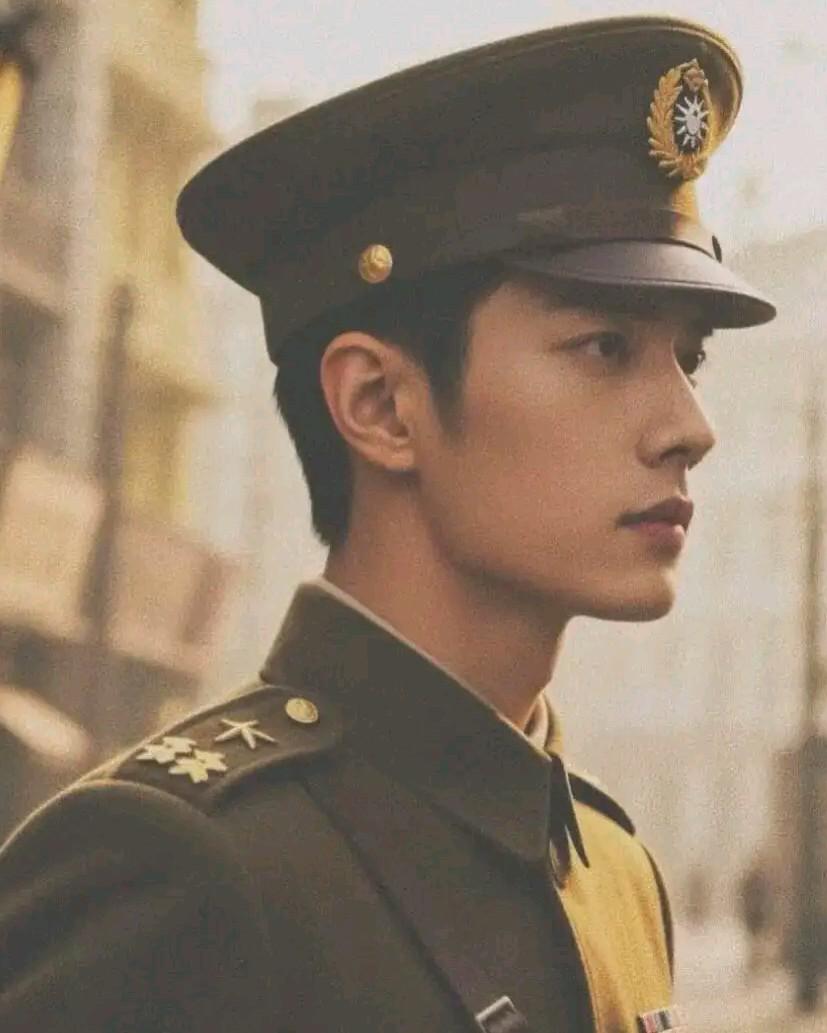 肖战的军装照和严屿宽的军装照谁更英俊，同是军装照，肖战和严屿宽决定会让你看花眼，