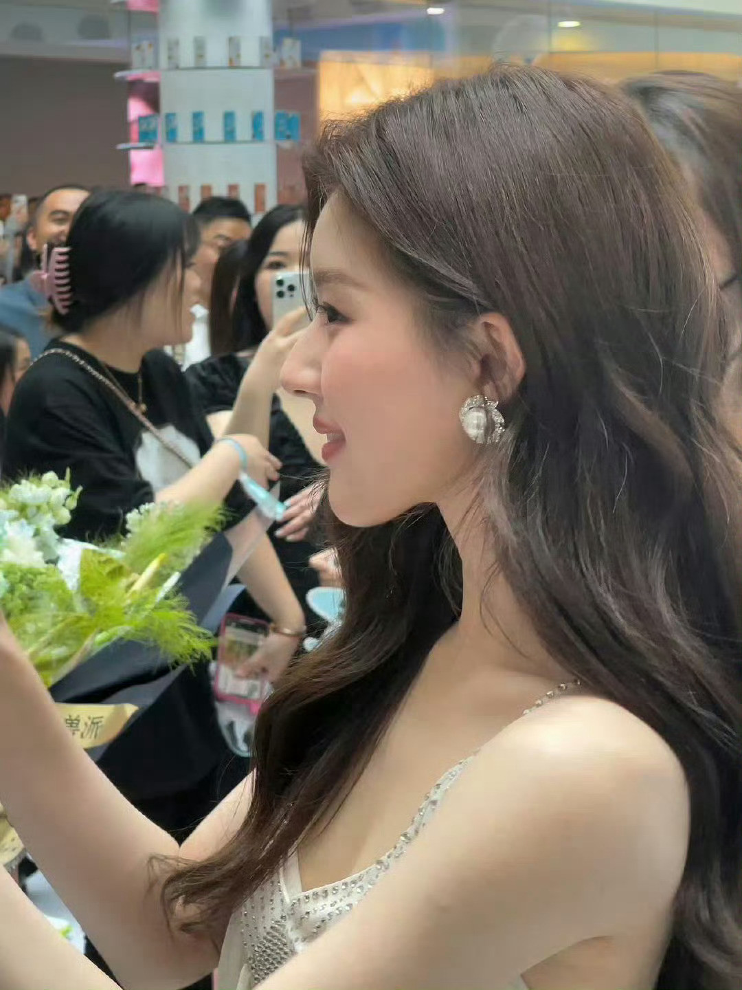 说赵露思普的，线下见一见就老实了！