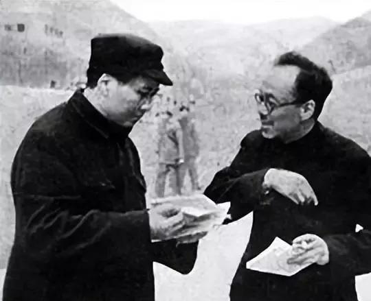1980年的一天，康生的儿子急匆匆地赶到八宝山公墓，因为他之前接到了一个通知，要