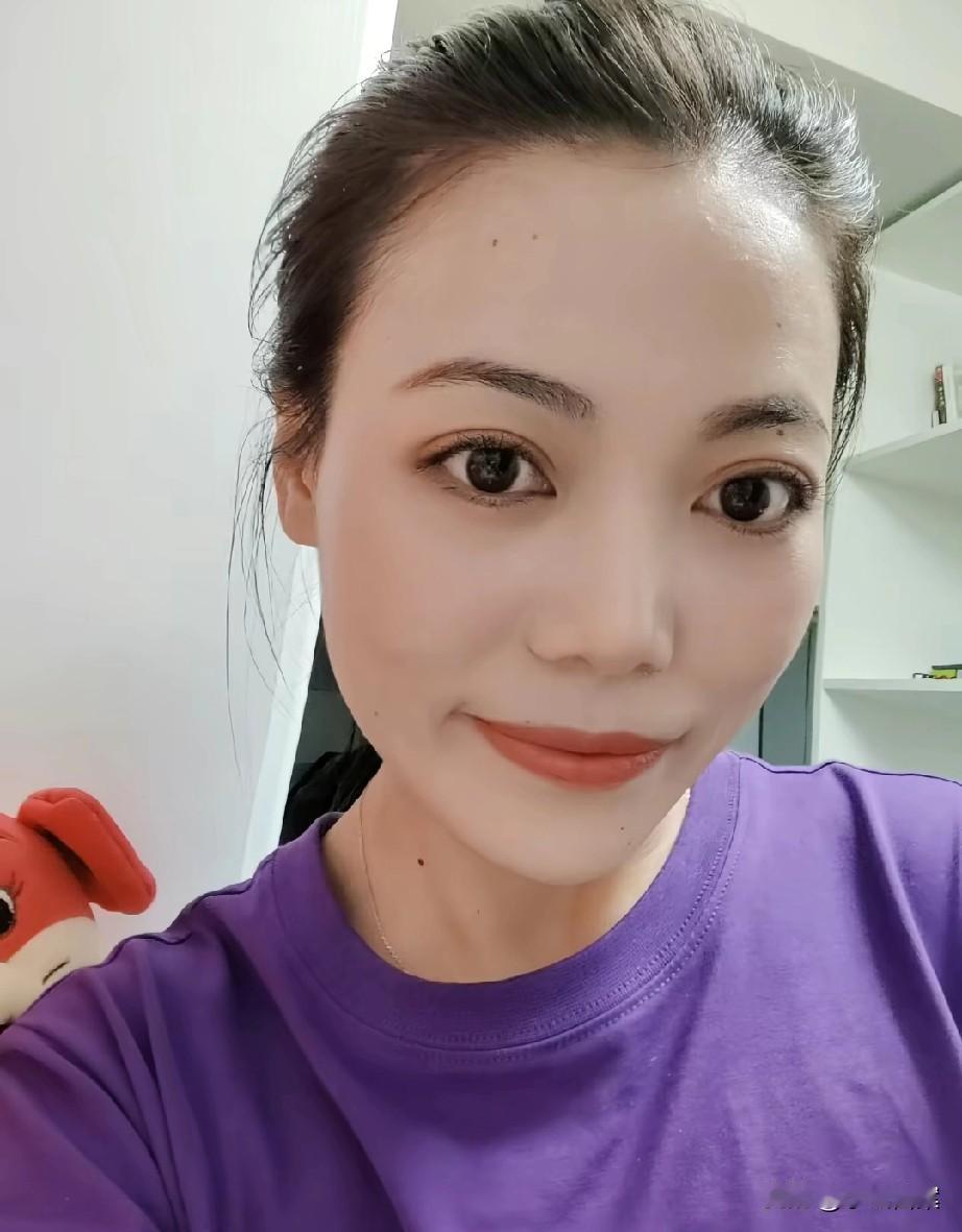 女护士董文卉被割喉前，男友提前买了刀，其父知情但未阻止。行凶后，他又将刀怼在方向