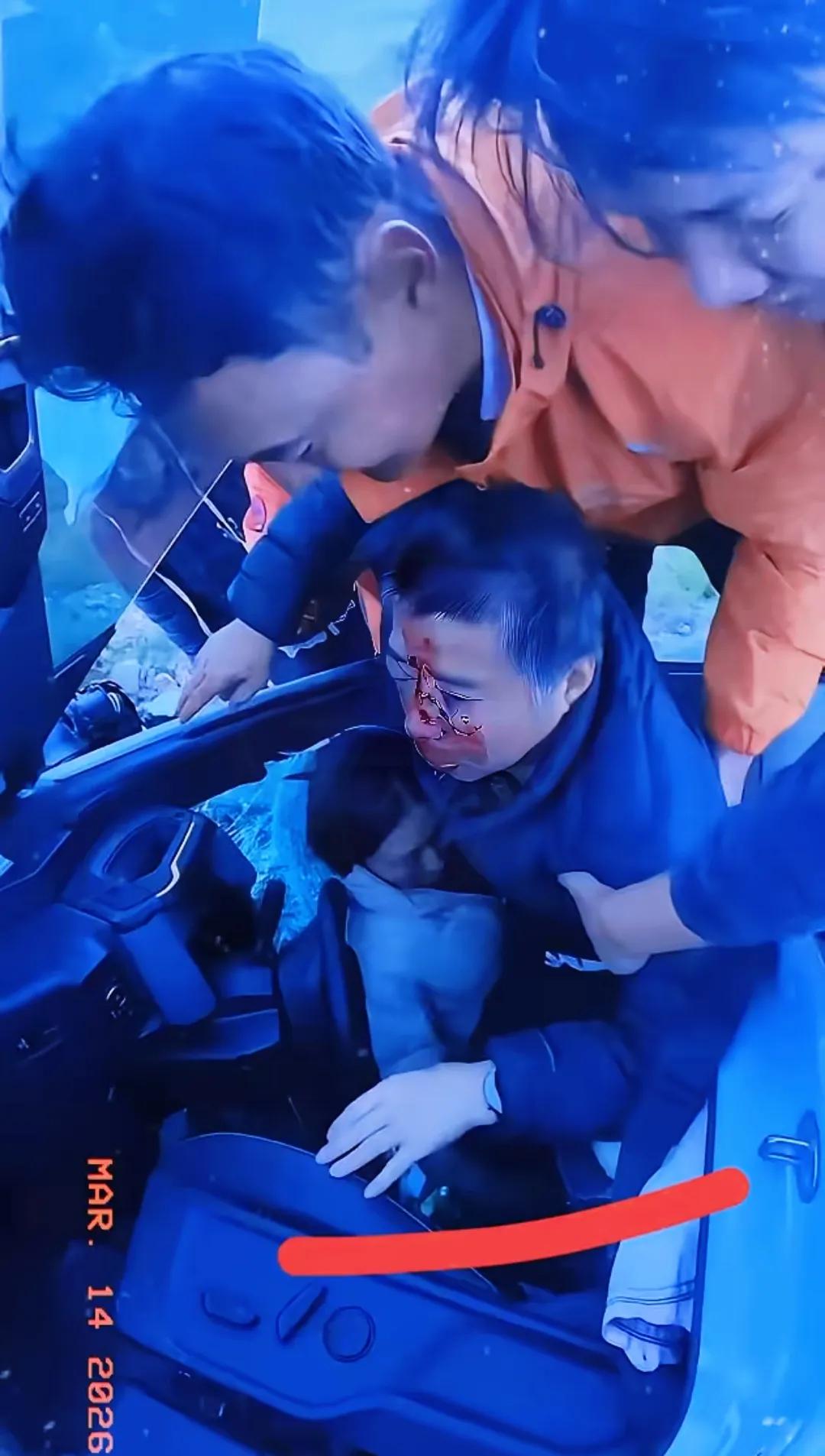 去西藏自驾这风算是刮得越来越狠了。但在海拔4500米的孜珠寺，现实却挺吓人。