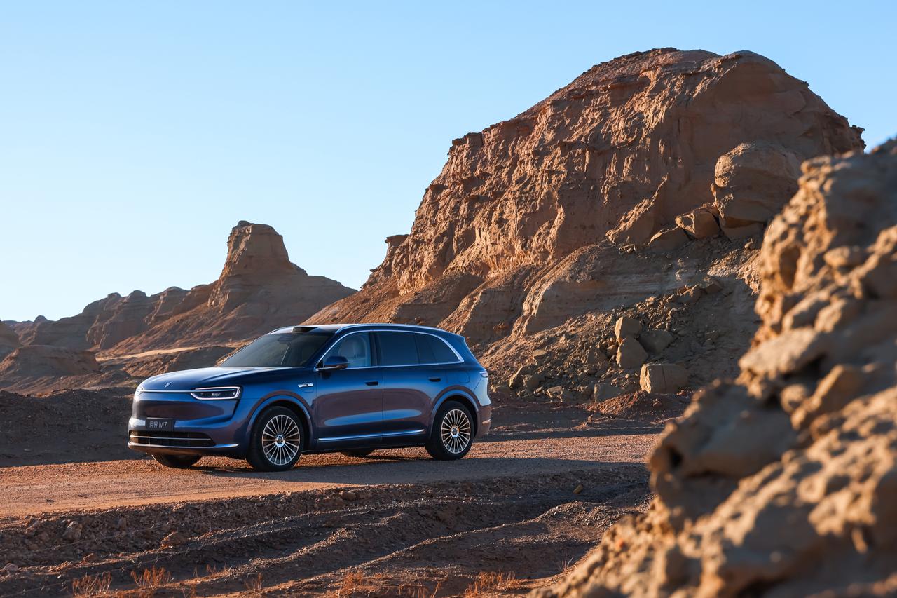 冬日用车的惬意时光,全新问界M7把舒享体验做到极致冬天外头寒风凛冽,待在车里的