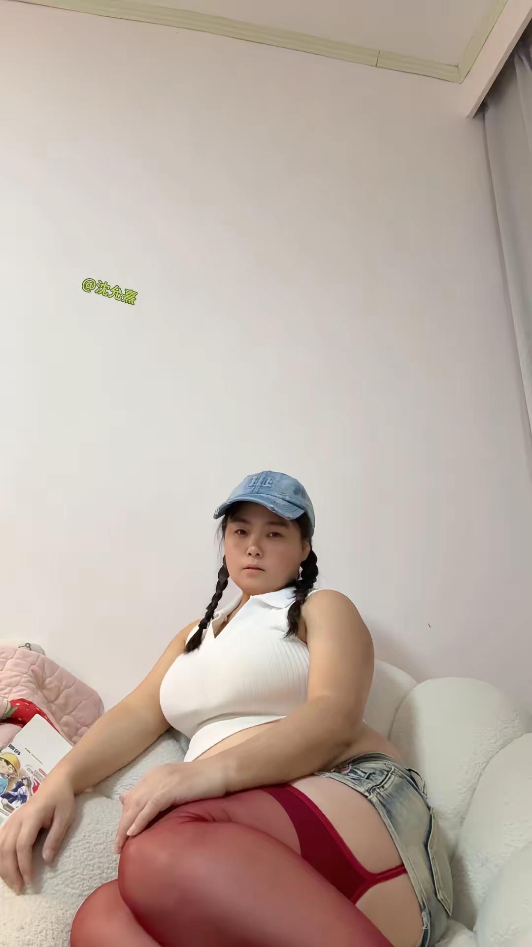 甜妹居家ootd肉肉女孩大码女孩也可以很可爱微胖辣妈