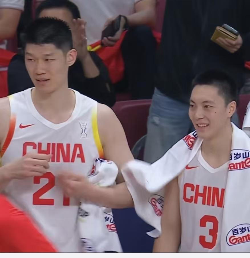 休赛期摆在广东男篮面前最大的问题就是——要不要交易掉胡明轩，为陈家政彻底腾出位置