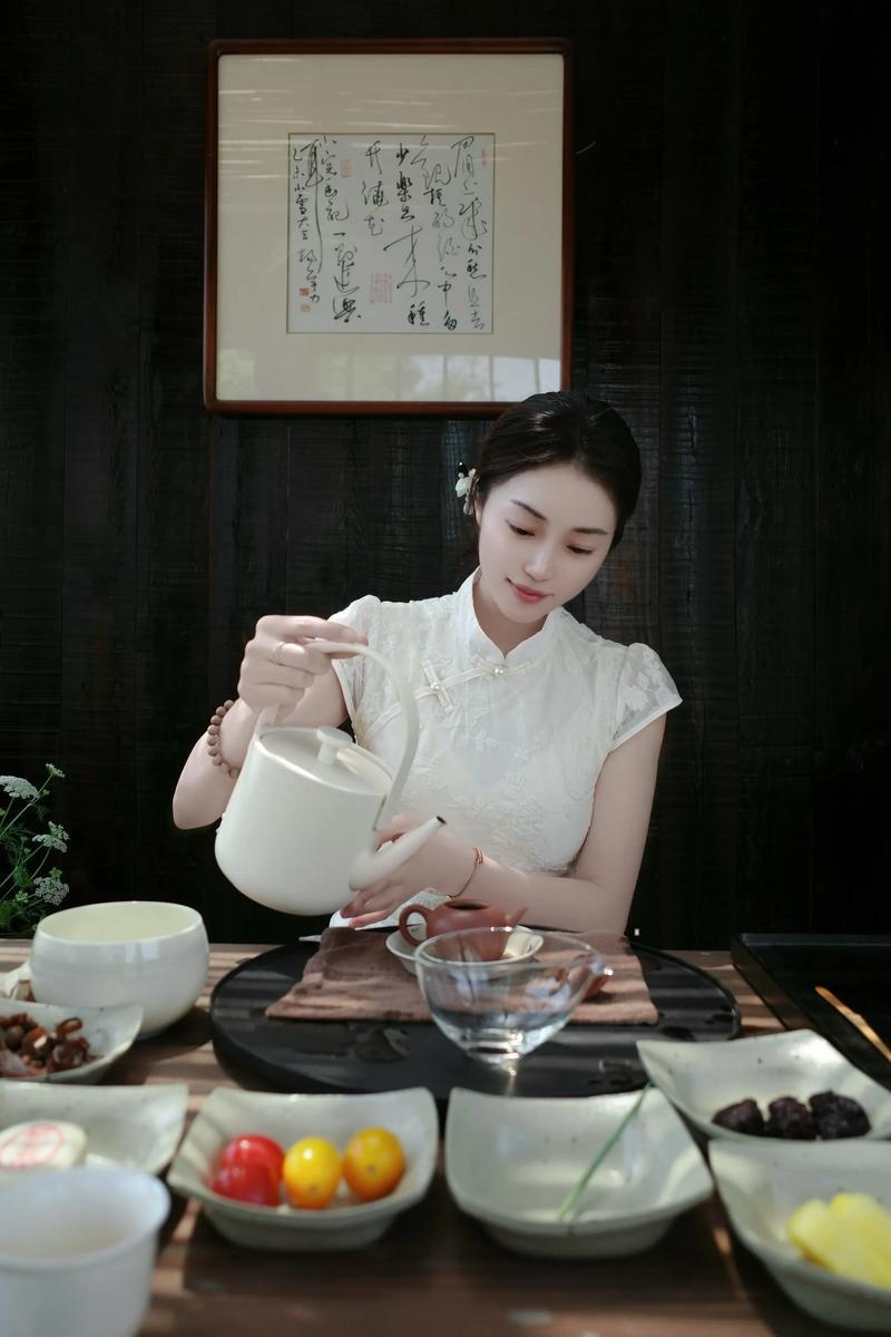 泡茶用开水也有讲究茶叶里有茶多酚、咖啡碱、氨基酸这些宝贝，开水能