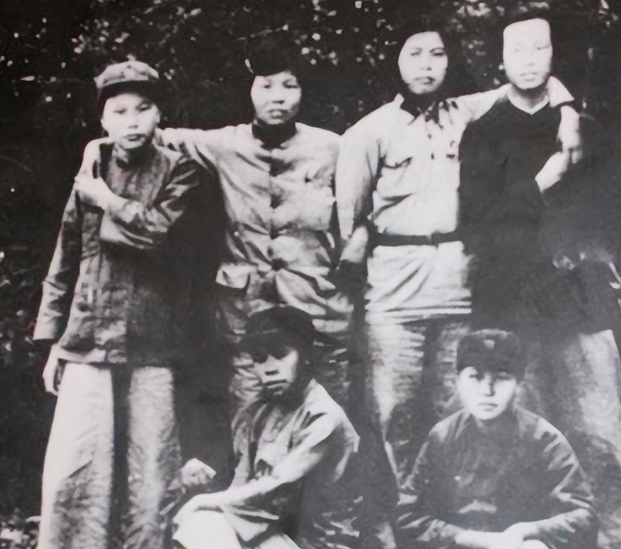 1935年8月，中央红军长征途中，贺子珍的弟弟被师部首长以“偷拿寺庙1000多银