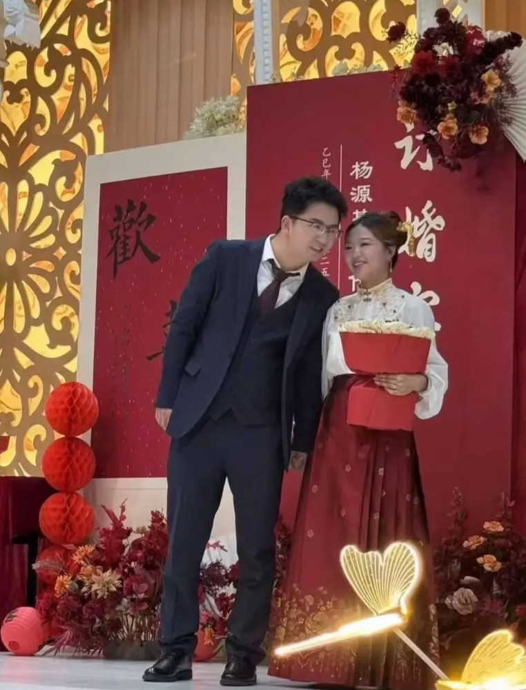 这样的订婚，将来会越来越多。[玫瑰][玫瑰][玫瑰]