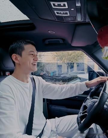 我之前说过，李嘉格离开车澈，随便找一个都完胜她那个槽点满满的前夫。但是我没想