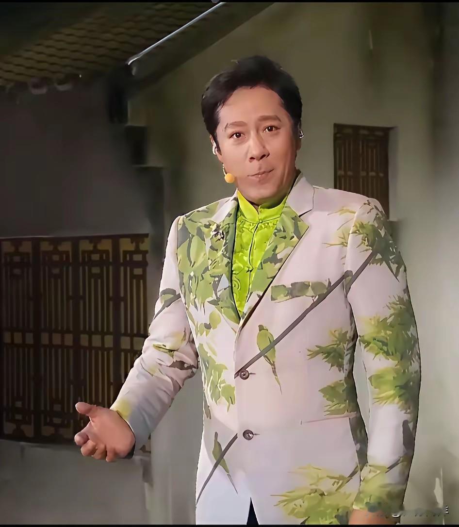 花里胡哨蔡国庆的365个祝福[呲牙笑][呲牙笑][呲牙笑]我们是叫蔡大嫂，还是蔡大