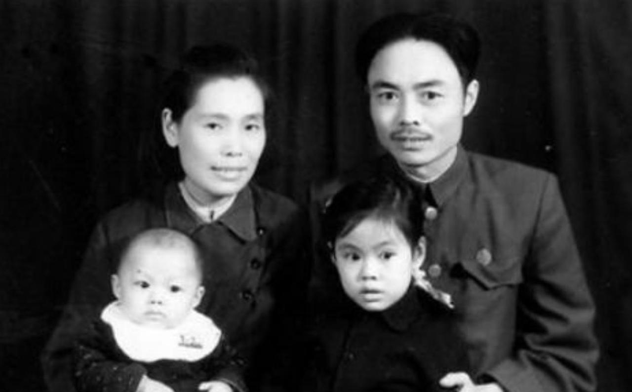 解放战争时期，东北民主联军第3纵队后方爆发传染病，纵队罗政委以及韩司令的孩子都生