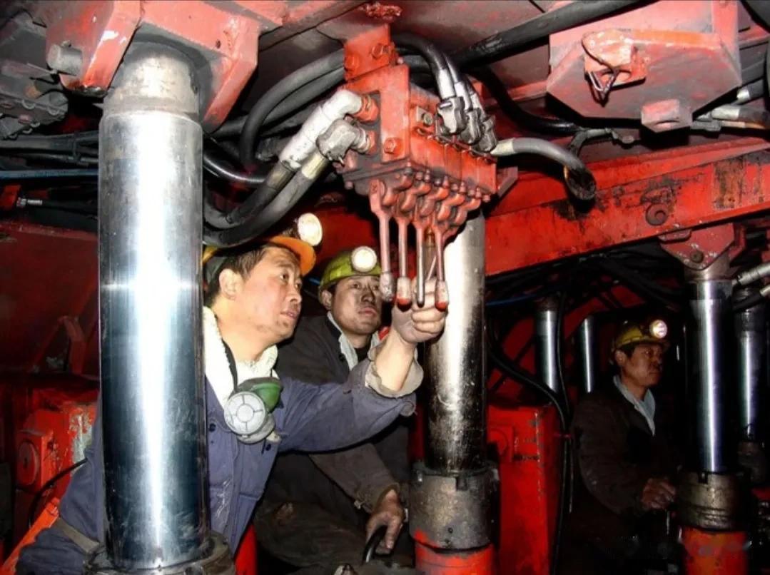 煤矿领导带班下井，能真正得到职工的认可吗？曾经，煤矿行业事故频