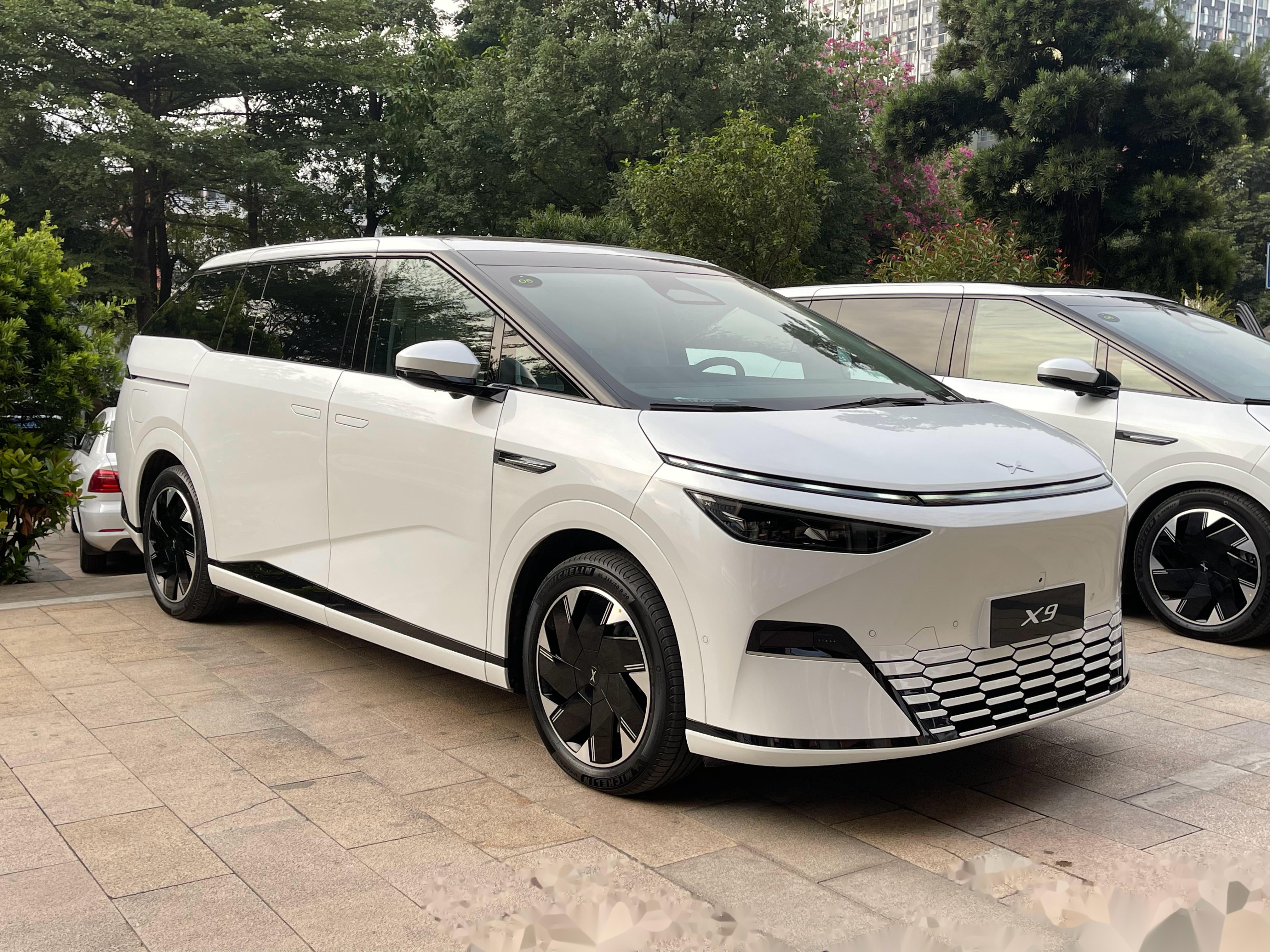 小鹏X9增程版搭载尊界S800同款1.5T增程器的消息，为高端MPV市场注入技
