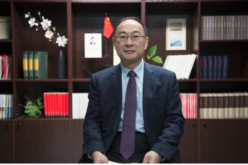 金灿荣教授说：“到了今天，还有一些“大聪明”认为，中国人口少出生才好，每年出生三