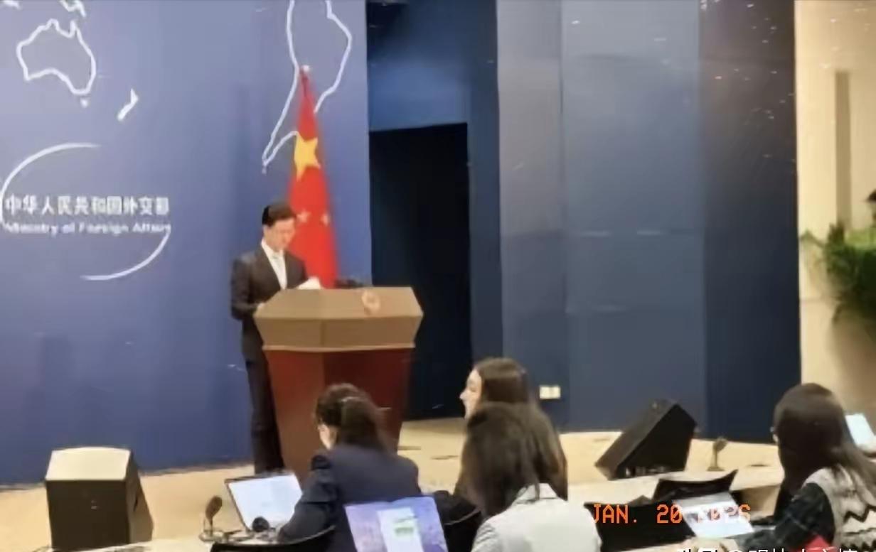 今天外交部的表态，听得人心里一沉，却又格外踏实。真少见。过去我们保持