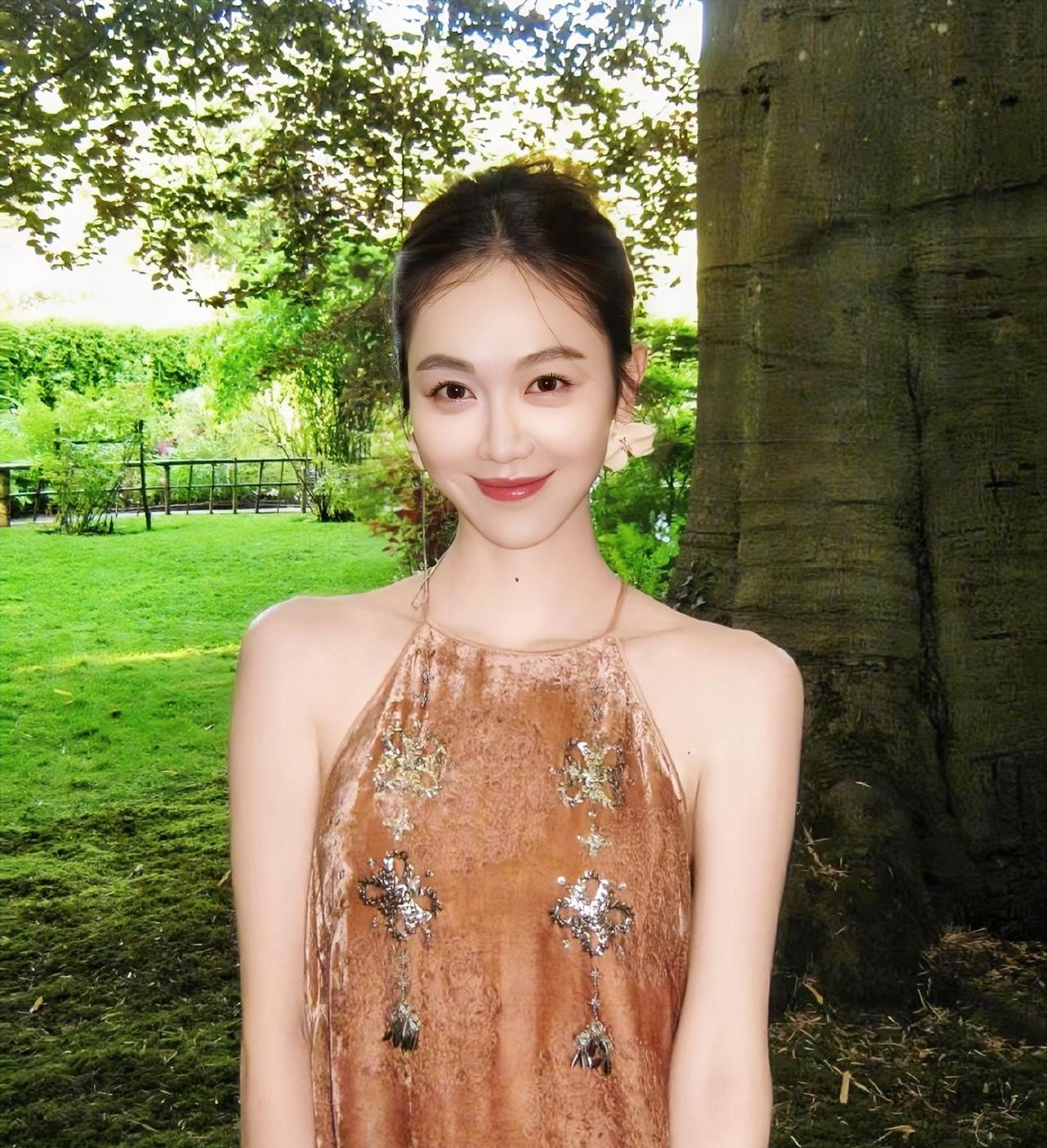 只要看过中餐厅的人，就会觉得这个节目实在是太适合姜妍了，不是因为她长得漂亮，