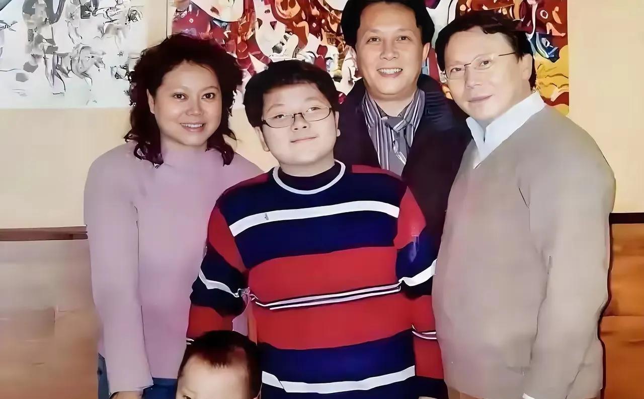 唐国强做梦也想不到自己身强体壮，容貌俊朗，才思敏捷，纵横影坛，风光无限，二婚妻