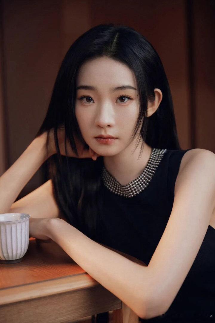 张艺凡chua地一下撞飞范丞丞张艺凡和范丞丞两对冤家来的吧，就这么水灵灵的chu