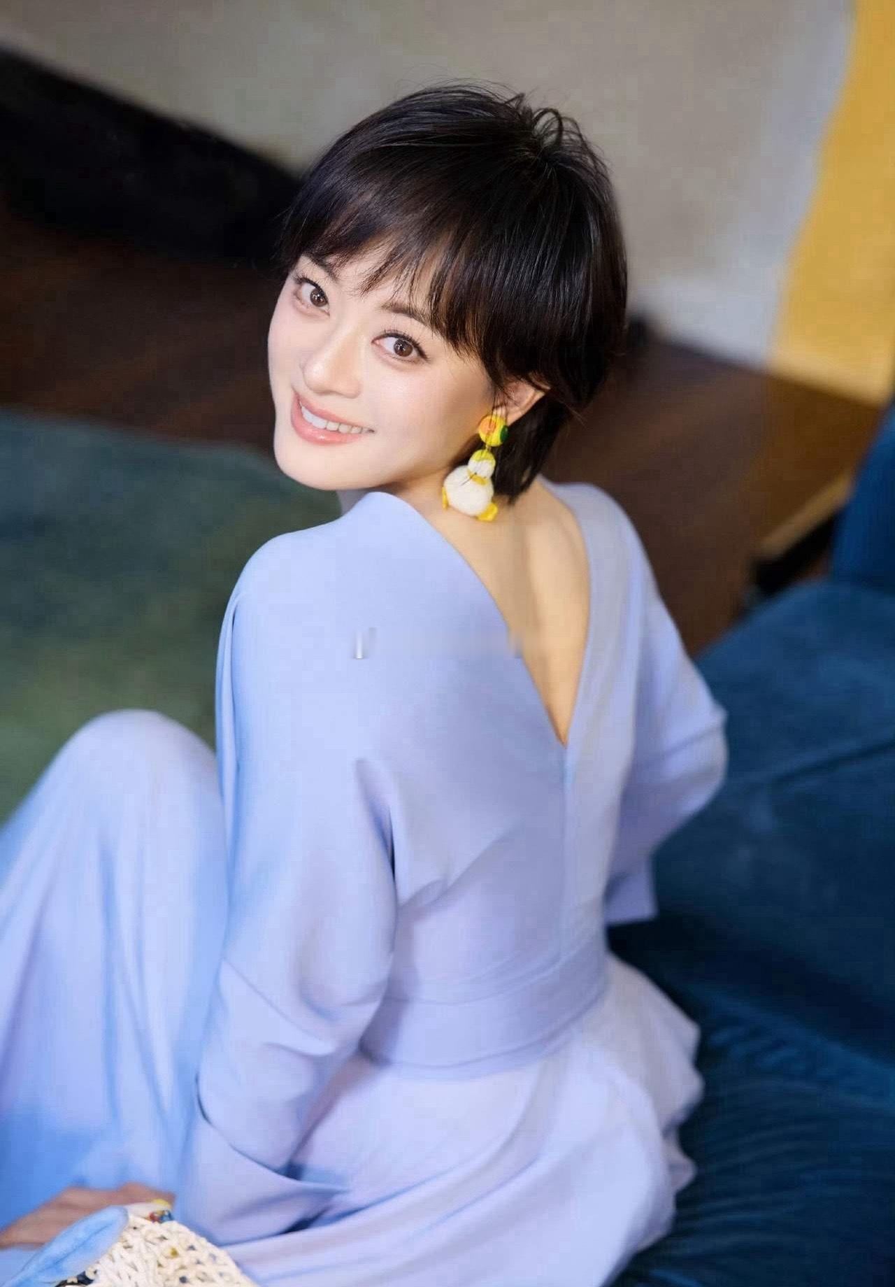 1.孙俪现在能接到很多电视剧本的邀约，但是片酬方面被压得比较低，她现在挑剧本还是